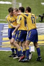 Thomas Kahlenbergs mål får ingen skønhedspræmie. Men det var årets hidtil mest populære scoring Brøndby Stadion. - Foto: Thomas Borberg 