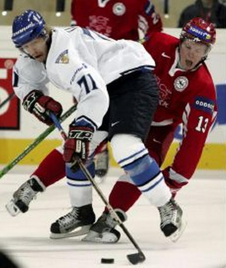 Morten Green i nærkamp med finnen Kallio (hvid). - Foto: AP 