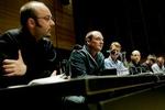 Fem bogaktuelle historikere diskuterer besættelsen på Det Kongelige Bibliotek. Fra venstre: Joachim Lund, Claus Bundgård Christensen, Bo Lidegaard, ordstyrer Adam Holm, Niels Wium Olesen og Jakob Sørensen.   Foto: Mads Nissen 