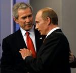 Den amerikanske præsident Bush og den russiske præsident Putin under et møde i Slovakiet i februar. I weekenden mødes de igen. - Foto: AP 