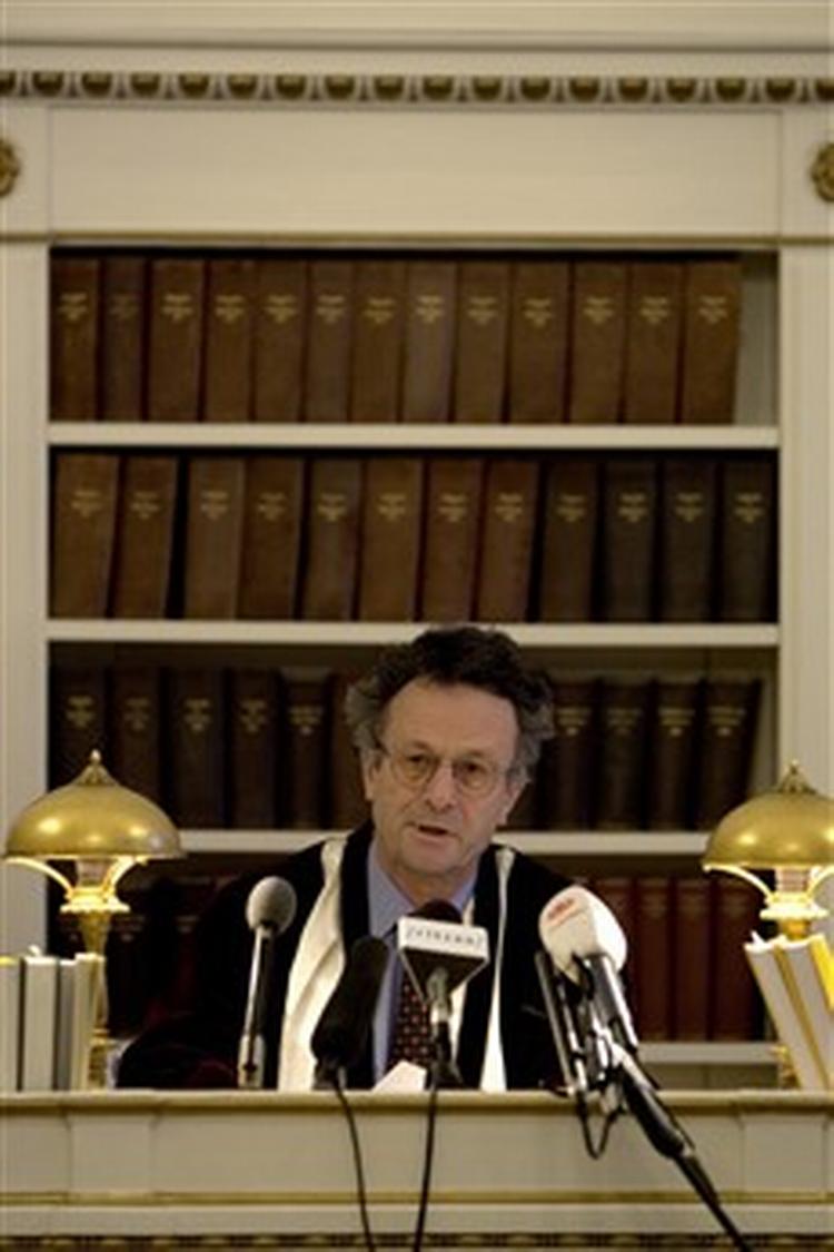 . Højesteretspræsident Torben Melchior har færre bijob. Nu sidder han som formand for et udvalg under Justitsminiteriet og et par fonde. Hvor meget han tjener på det, vil han ikke sige.   Arkivfoto: Magnus Møller 