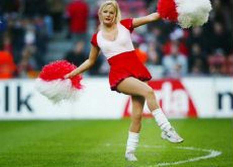 Borgerlige texanere kan ikke lide de dansende heppekor - de er for frække. Her en tækkelig dansk cheerleader til fodbold. - Foto: Thomas Borberg 