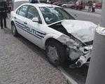 De to politifolk blev bragt til undersøgelse på hospitalet. - Foto: Localeyes 