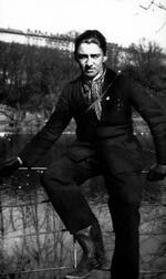 Erik Petersen blev født i København i 1914. Han begyndte at fotografere som 15-årig.   Foto fra bogen: Selvportræt 1933 