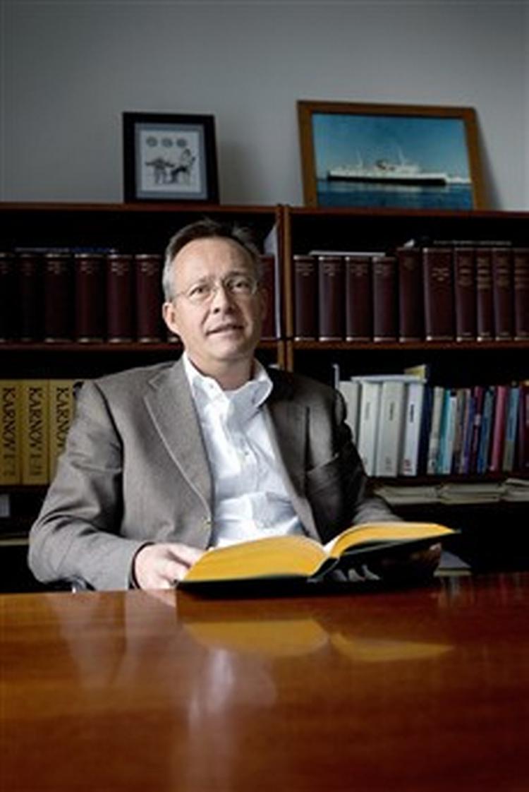 Ked og sur. Thomas Berg er »meget ked af« og »sur over«, at den gamle DSB-færge  Kong Frederik IX , som han solgte, er endt på farlig indisk skrotstrand.   Foto: Thomas Borberg 