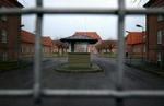 Nedlagte kaserner som fængsel. God ide, mener justitsministeren, der har bedt kriminalforsorgen undersøge forslaget. - Foto: Finn Frandsen 