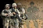 Krigsbudgettet i Irak er ved at slippe op. Men nu har Senatet netop vedtaget at sende endnu en pose penge for at holde krigsmaskinen i gang. - Foto: AP 