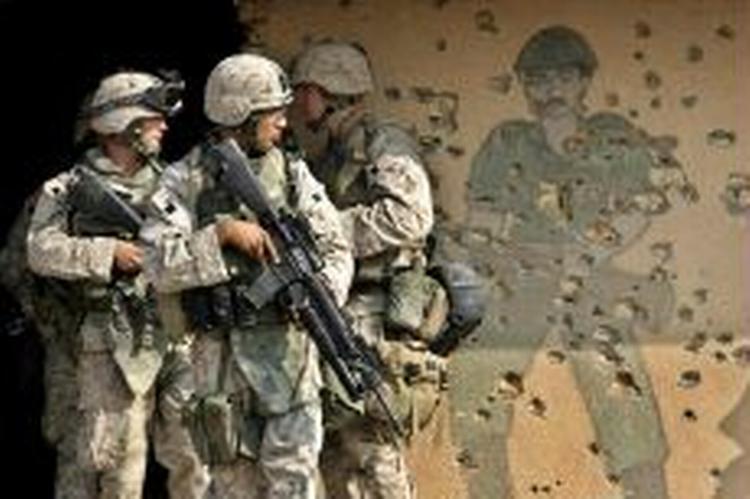 Krigsbudgettet i Irak er ved at slippe op. Men nu har Senatet netop vedtaget at sende endnu en pose penge for at holde krigsmaskinen i gang. - Foto: AP 