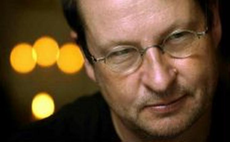 Lars von Trier ventes at ankomme i Cannes lørdag. dagen før visningen på hans film 'Manderlay'. - Foto: Jens Dresling 