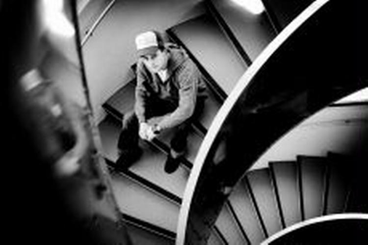 BØLLEBOB. Tag ikke fejl af det drengede ydre. Ud over at være forfatter til fire kontroversielle pletskud er Mikael Torfason til daglig chefredaktør på den islandske tabloidavis DV.   Foto: Thomas Borberg 