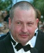 Efter turen til Cannes i sin autocamper er Lars von Trier igen klar til at trække i Cannes-tøjet. Arkvifoto: AP 
