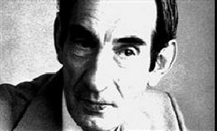Stormester? Vogter denne mand, Pierre Plantard, over en dyb hemmelighed, som kirken har undertrykt i århundreder? Bibliopaten insisterer på en aften foran tv et lørdag aften.   Foto: DR 2 