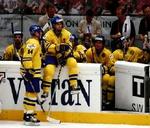 Skuffede svenske spillere efter nederlaget. - Foto: AP 