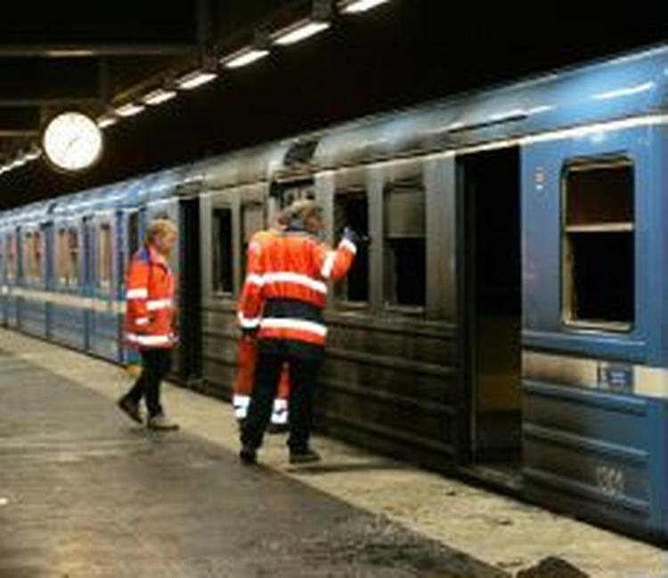 Årsagen til branden er fortsat ikke fastslået. Men politiet tror, der har været tale om sabotage. - Foto: AP 