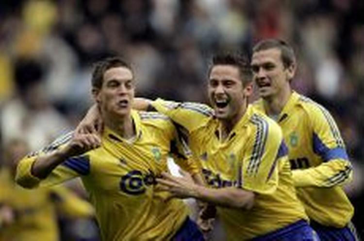 Daniel Agger (tv) har bragt Brøndby foran 1-0. - Foto: Jens Dresling 