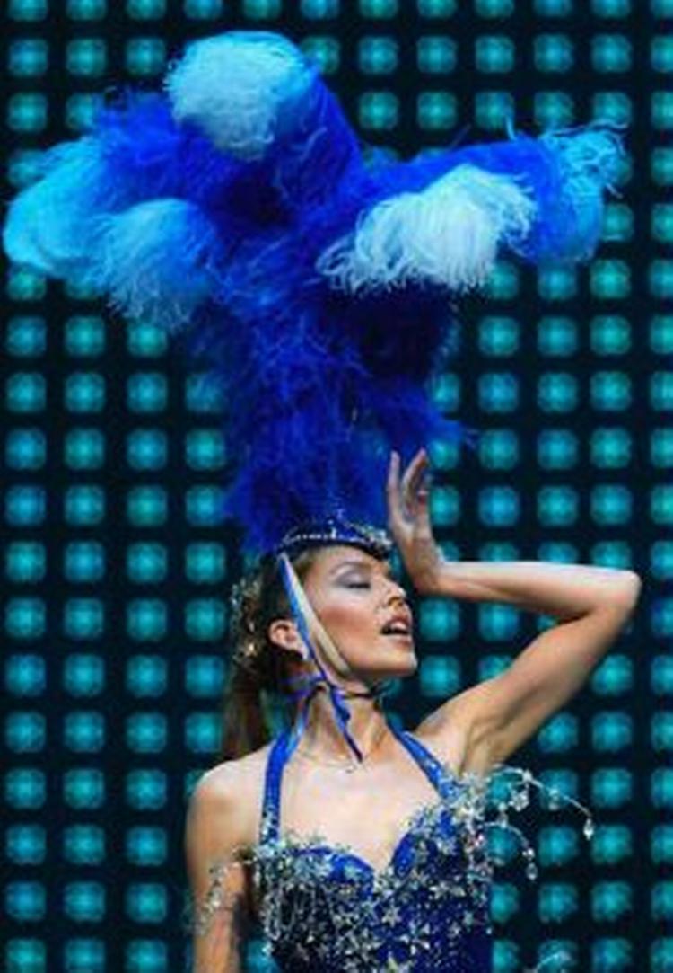 Kylie Minogue har fået konstateret brystkræft. Hendes turné Showgirl må derfor afbrydes. - Foto: AP 