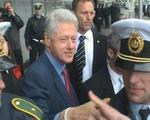 Bill Clinton ankom til sit hotel i indre København under stort politiopbud. - Foto: Localeyes 