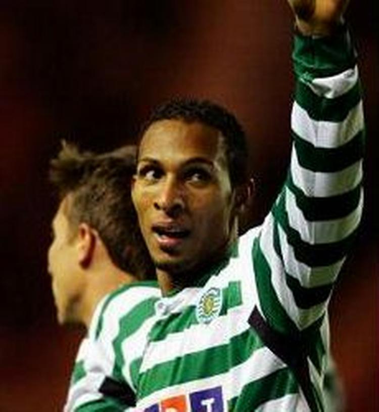 Sportings Liedson roser modstanderens defensiv. - Arkivfoto: AP 
