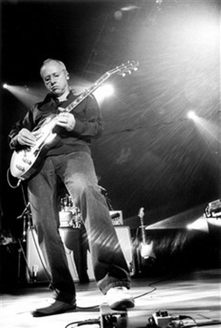 Mark Knopfler. 