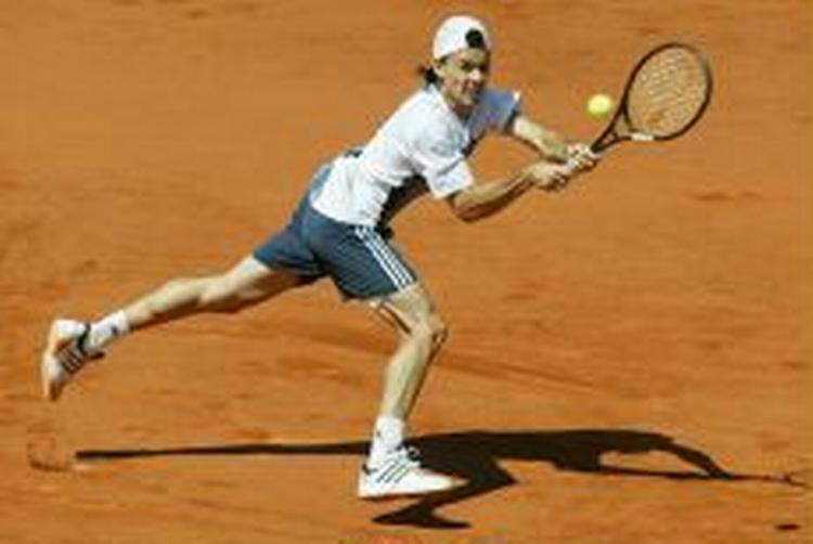 Guillermo Coria's dommedagsbaghånd var ikke nok til at slå Gaston Gaudio i sidste års finale i French Open. - Arkivfoto: AP 