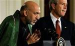 Præsidenterne Karzai og Bush under det fælles pressemøde.   Foto: Scott Applewhite/AP 