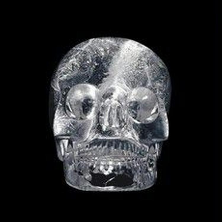 Et eksempel på kunstfalskneri er det  Krystalkranium , som British Museum købte i 1897 i den tro, at det var et aztekisk dødssymbol. Hovedet viser sig formentlig at være fremstillet i Bayern i 1890'erne. - Foto: British Museum 