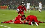 Xabi Alonso jubler efter at have udlignet til 3-3- på straffespark. - Foto: AP 