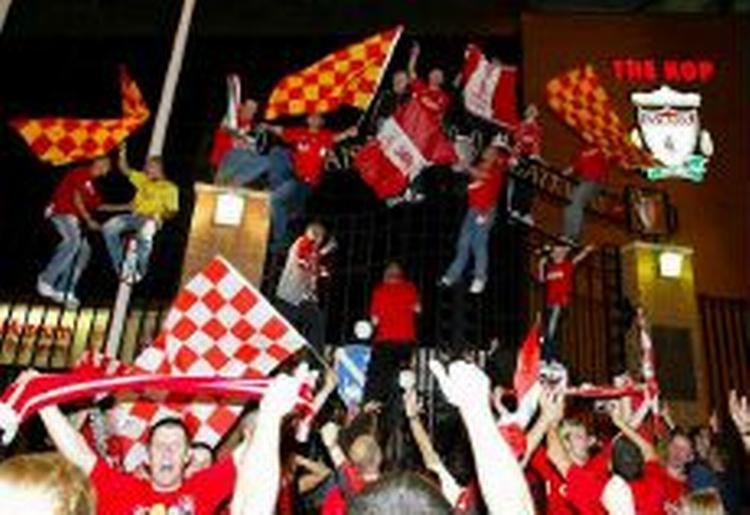 En fodbold-epedimi fik hver femte arbejder i Liverpool til at melde sig syg i dag. - Foto: AP 