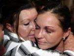 Shapelle Corby får et kys af sin mor, efter dommen er blevet bekendgjort. - Foto: AP 