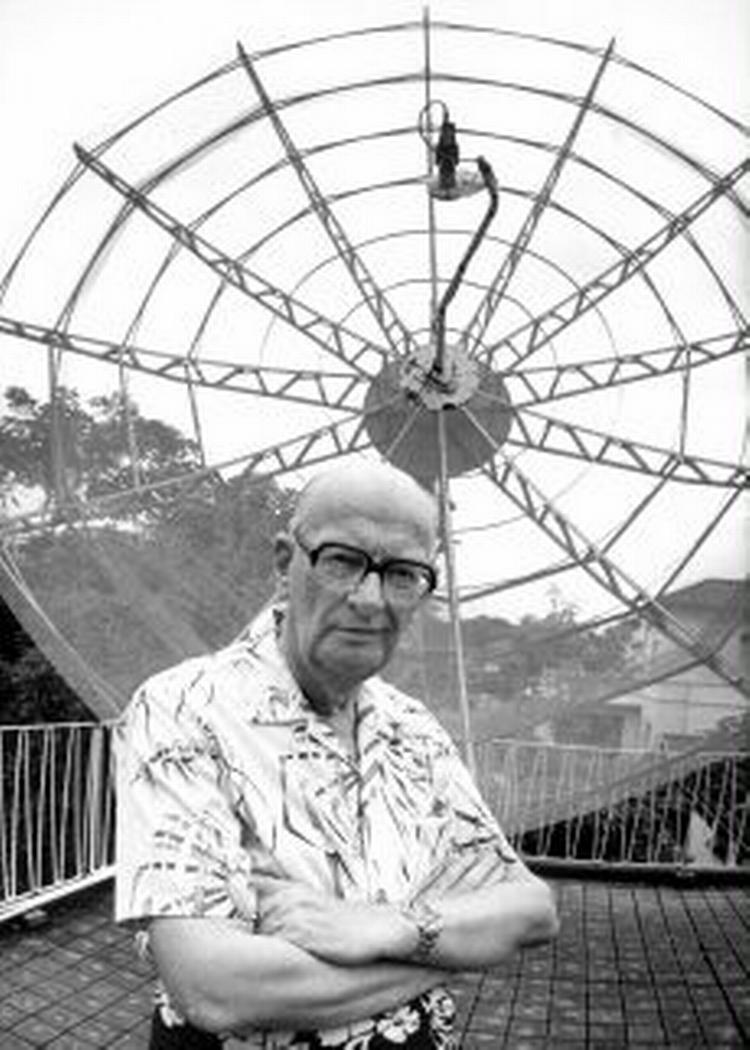 SCI-FI IDOL. Forfatteren Arthur C. Clarke elsker kommunikation. Allerede i 1945 udtænkte han, i en alder af 28 år, ideen om jordomkredsende kommunikationssatellitter.   Arkivfoto: John Timbers 