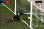Roy Carroll i kamp mod Tottenham. - Foto: AP 