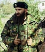Den tjetjenske leder Shamil Basajev har kontakt til sabotagegrupper, der har til formål at gøre maksimal skade. - Arkivfoto: AP 