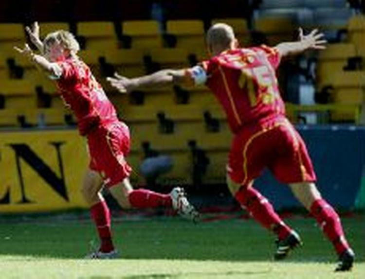 Mads Junker jagtes af sin kollega i FCN´s angreb Tommy Olsen efter at have bragt holdet foran 2-0. - Foto: Lars Poulsen 