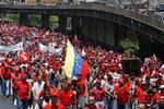Titusindvis af venezuelanere gik på gaden i Caracas i protest mod, at USA ikke vil udlevere terrormistænkt til retsforfølgelse.   Foto: Fernando Llano/AP 