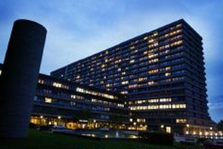 En gruppe af hætteklædte mænd trængte ind på Rigshospitalet og befriede den 30-årige mand, der er bror til den 24-årige som i lørdags belv skudt på Nørrebro. - Arkivfoto: Johnny Frederiksen 