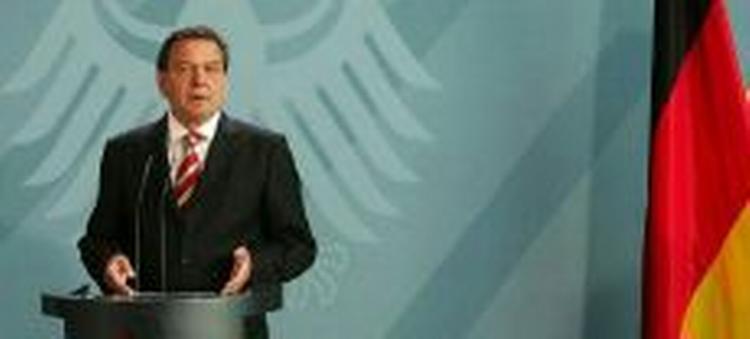 Forbundskansler, Gerhard Schröder, SPD, kan ikke hente trøst i de seneste arbejdsløshedstal. - Foto: AP 