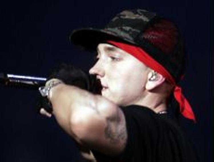 Eminem tager en stribe af sine nærmeste hip hop-venner med til Parken. - Foto: AP 