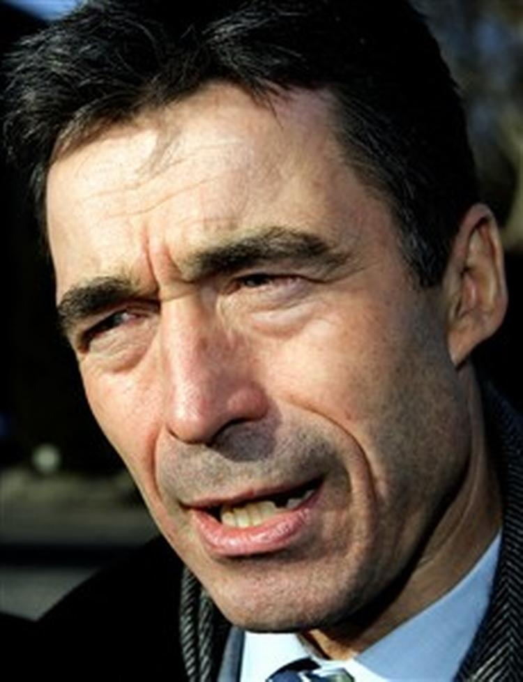 Anders Fogh Rasmussen: »Danskerne skal have lov at stemme, men det forudsætter, at der er en traktat at stemme om«. 