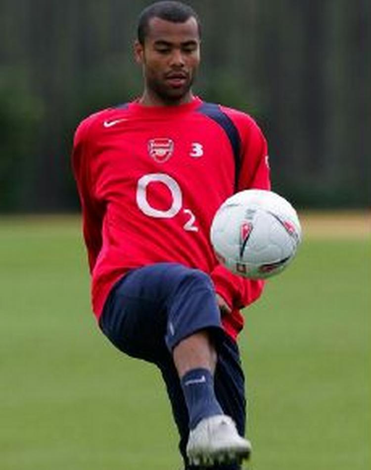 Ashley Cole under en Arsenal-træning. - Arkivfoto: AP 
