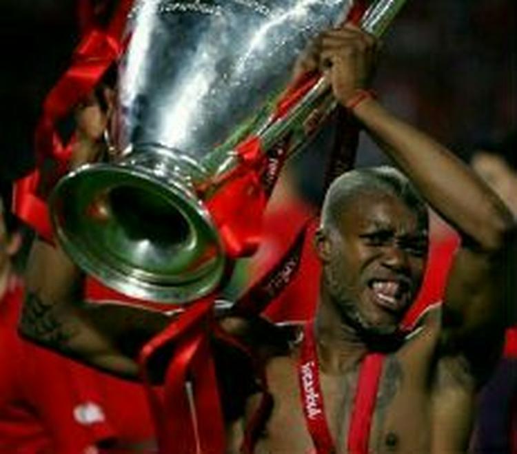 Måske var det Djibril Cissé som tabte trofæet... - Foto: Finn Frandsen. 