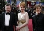 Lars von Trier sammen med hovedpersonen Bryce Dallas Howard og den amerikanske skuespiller Willem Dafoe i Cannes. - Arkivfoto: AP 
