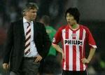 Træner Guus Hiddink og Park Ji-Sung holder møde om koreanerens fremtid i slutningen af ugen. - Arkivfoto: AP. 
