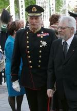 Kong Harald ankommer til Stortinget efter sin køretur rundt i Oslo. - Foto: AP 