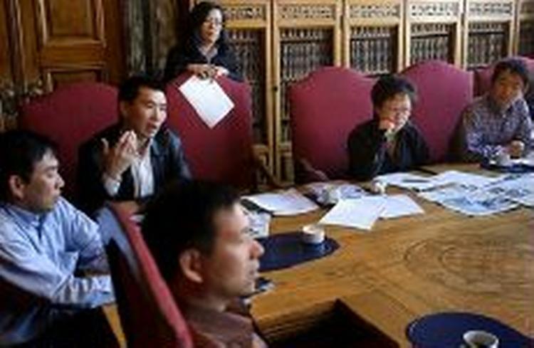 Tirsdagens møde var indkaldt af Venstres Heidi Wang (i midten), der er medlem af Københavns Borgerrepræsentation. - Foto: Klaus Holsting 