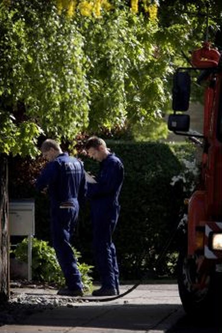Politiets teknikere er ankommet til gerningsstedet. - Foto: Jens Dresling 