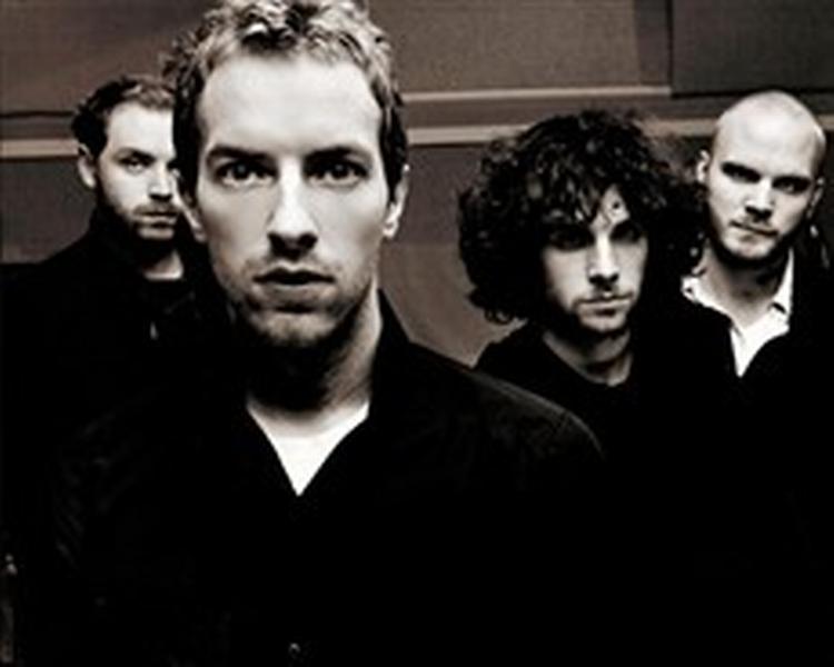 Det forhen lille studenterband Coldplay med de kønne melodier er på det nye album ved at drukne i en sovs af storladen produktion. - Foto: Kevin Westenberg 
