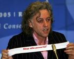 Geldof reklamerer for støttekoncerten på et pressemøde i maj. - Arkivfoto: AP 
