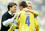 Laudrup uddeler skulderklap til anfører Per Nielsen. - Foto: Camilla Stephan 
