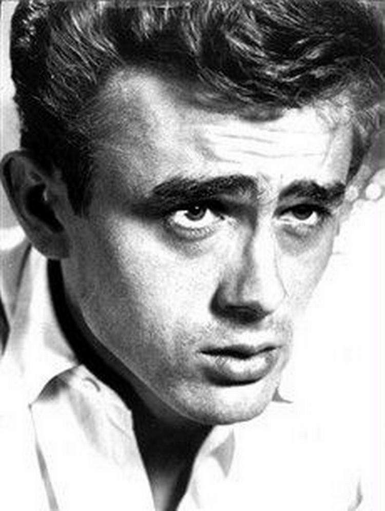 En festival til ære for James Dean druknede i regn, da et uvejr havde slået sig ned over hans fødeby Marion.   Arkivfoto: Polfoto 