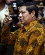 Telefonlinjen brød sammen, da den indonesiske præsident offentliggjorde sit mobilnummer. - Foto: AP 